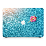 This lightweight, slim hardshell with 8 design is easy to install and fits closely to protect against scratches