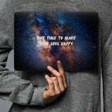 Form-fitting hardshell with Positive design keeps scuffs and scratches at bay